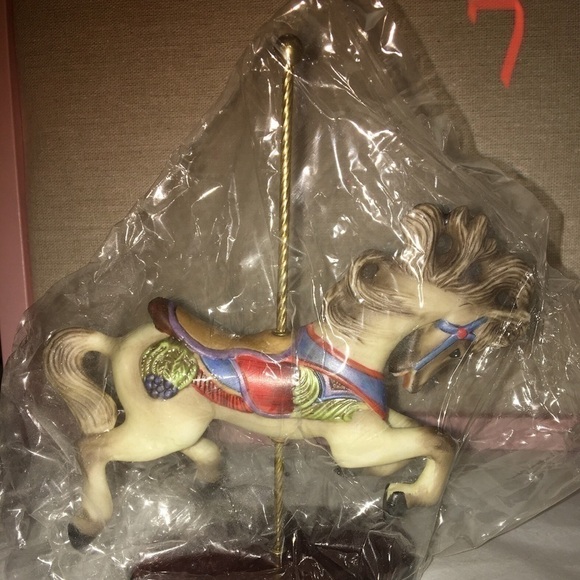 𝅺lot 2 Franklin Mint Carousel Animals - Picture 2 of 7